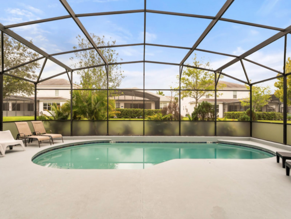 Luxury Vacation Home in Kissimmee 6-Bedroom Home with Private Pool & Great Amenities